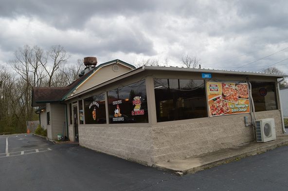 The Lunch Box: 268 Colyar Street, Tracy City, TN 37387